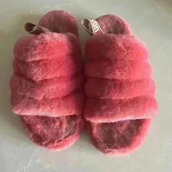 Shoes - Preloved Women’s UGG slides